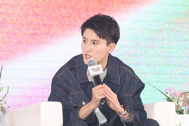 高俊伟在一旁急忙说：爸，别急着打断他的根啊。
